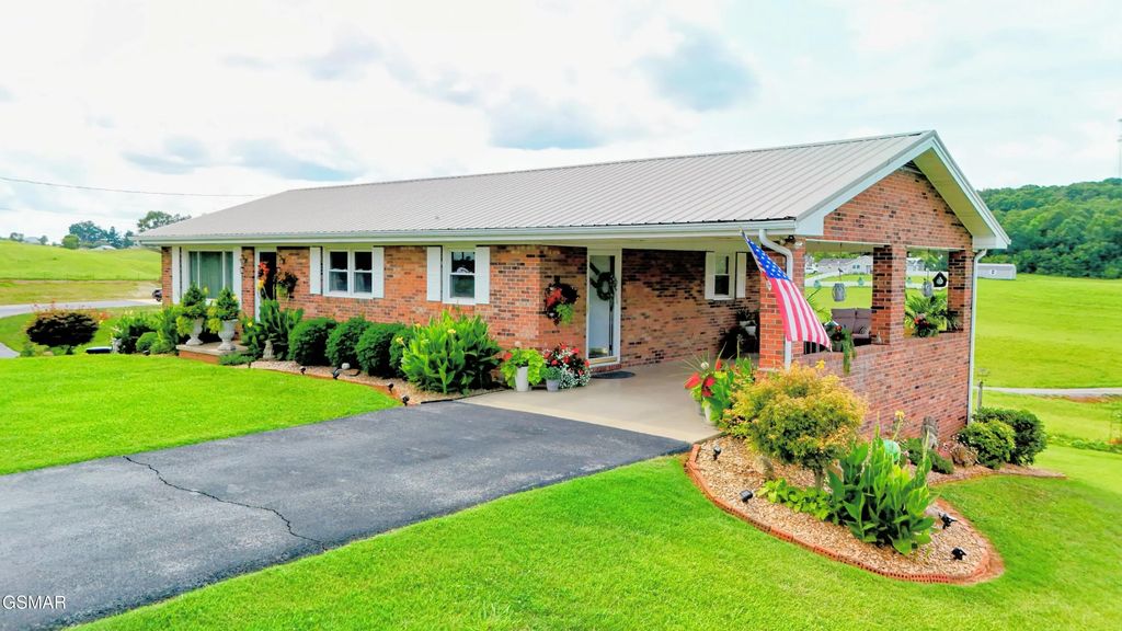 165 Unaka Drive, Mosheim