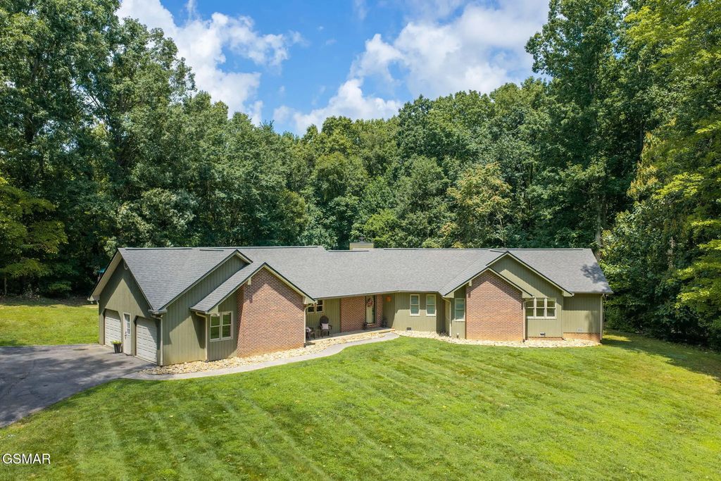 2082 Ridgewood Drive, Jefferson City