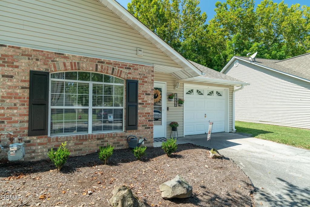 7456 Creek Song Court, Knoxville