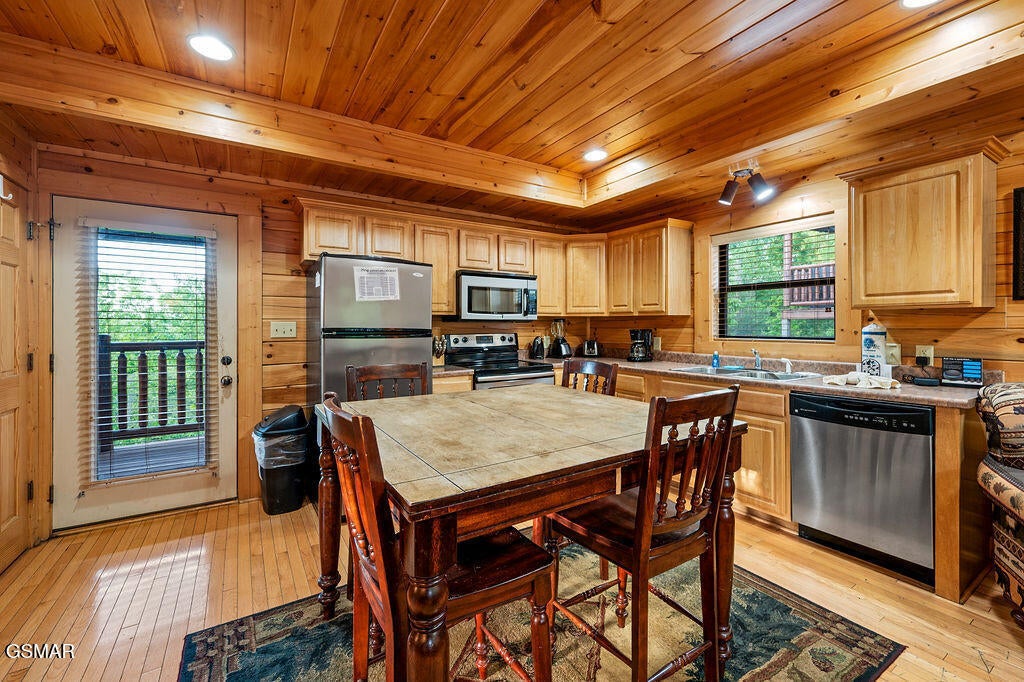 Listing photo for 2023 Bear Creek Way, Pigeon Forge, TN