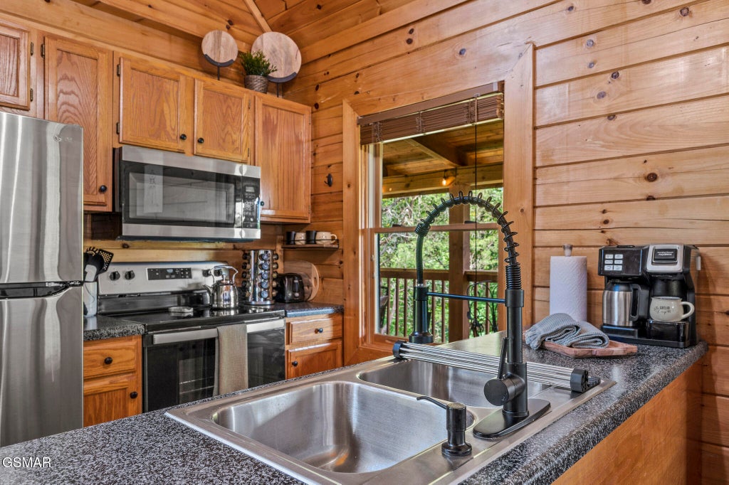 Listing photo for 2221 Eagle Feather Drive, Sevierville, TN