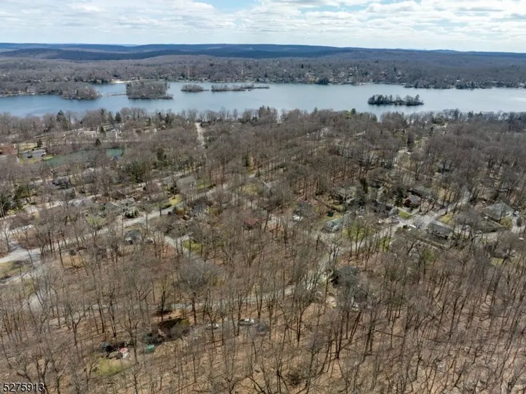 222 Acabonack Rd, Vernon Twp.