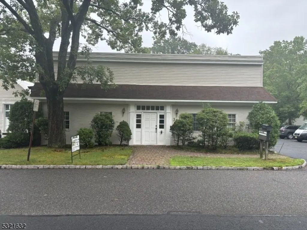 320 Essex St, Long Hill Twp.