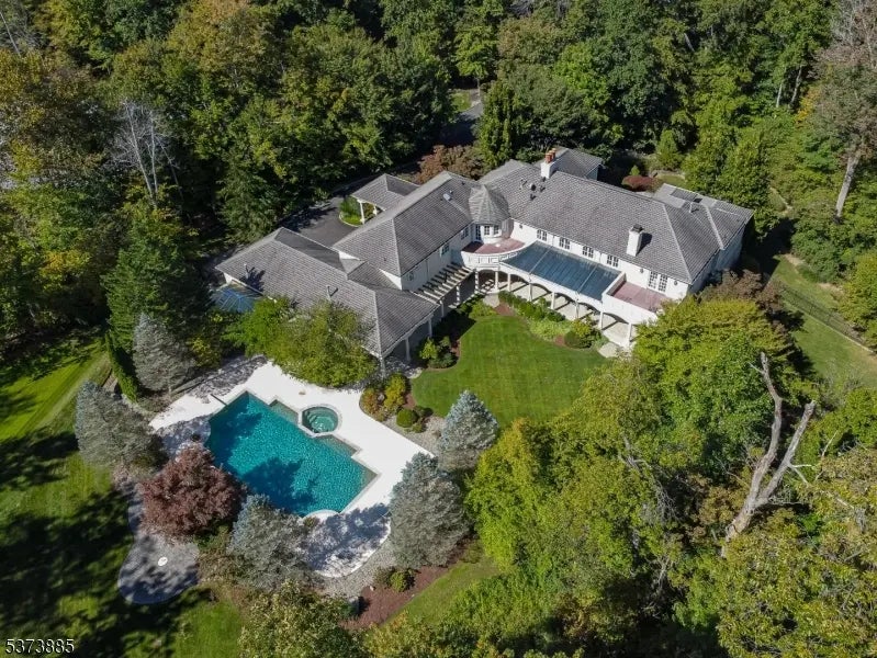 21 Stoningham Dr, Warren Twp.