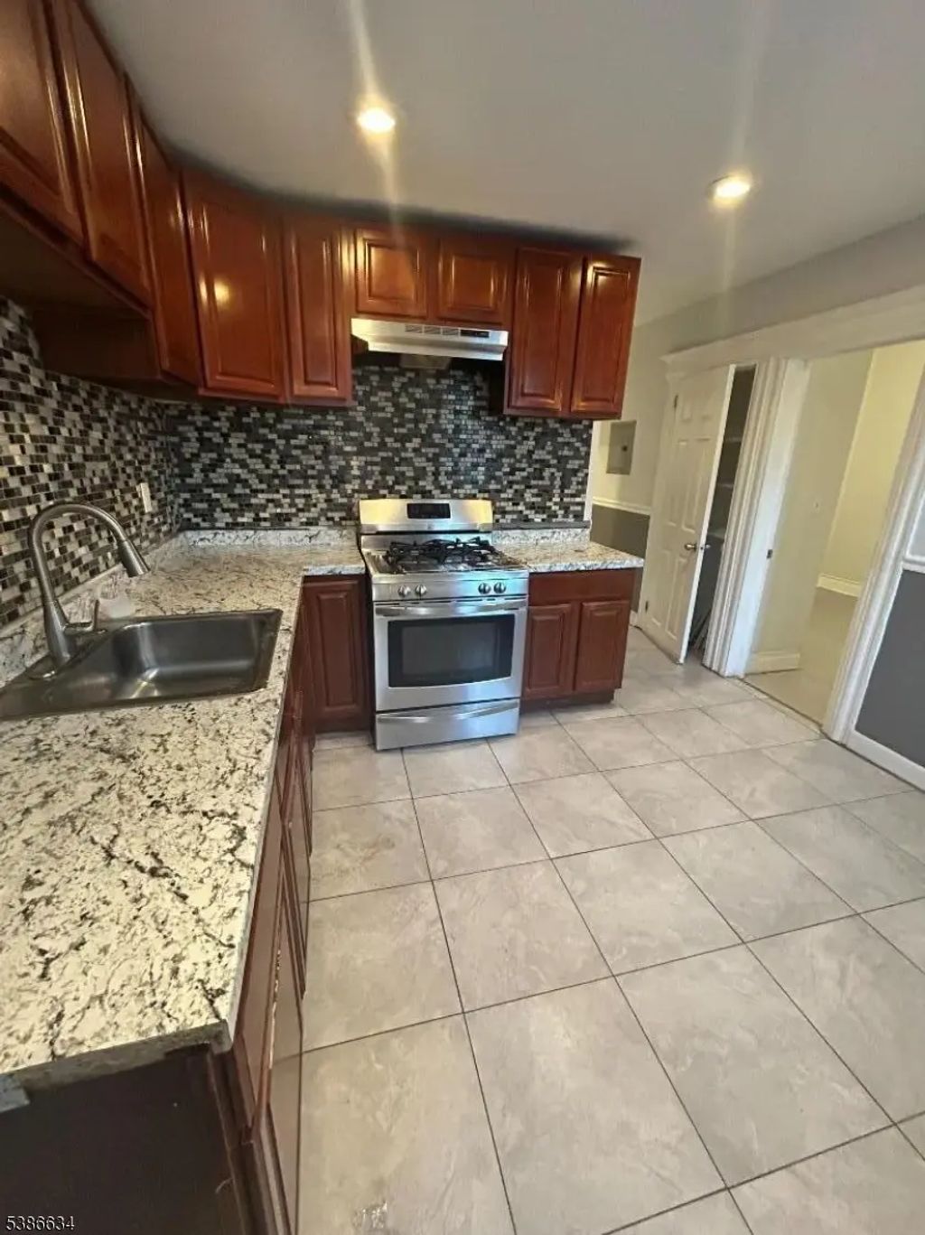 182 Seymour Ave First Fl, Newark City