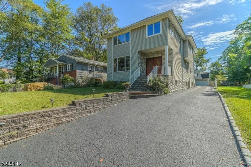 567 Mountain Ave, Springfield Twp.