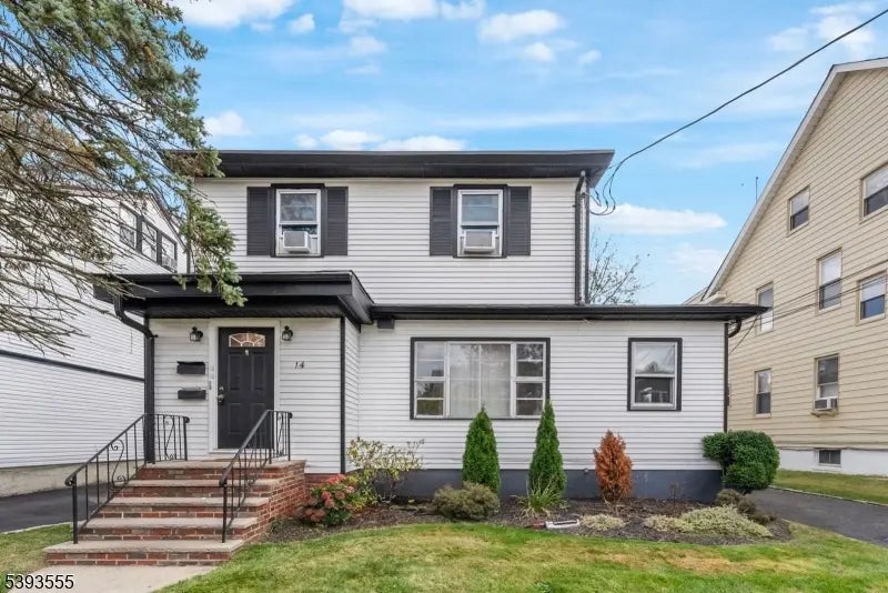 14 Brookwood Dr, Maplewood Twp.