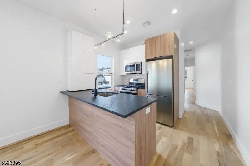 114 Center St, Garwood Boro