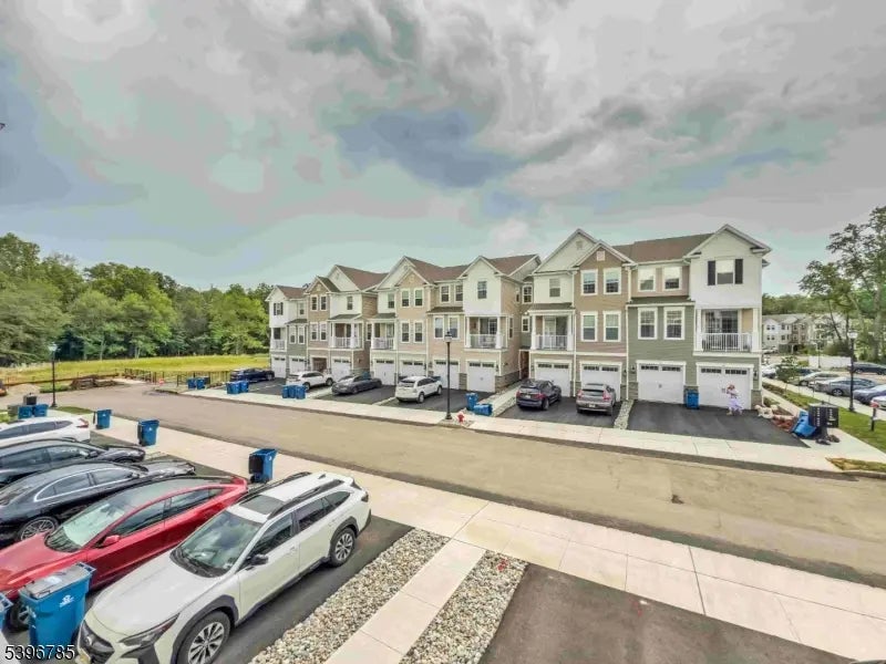 204 Honeysuckle Ln, Warren Twp.