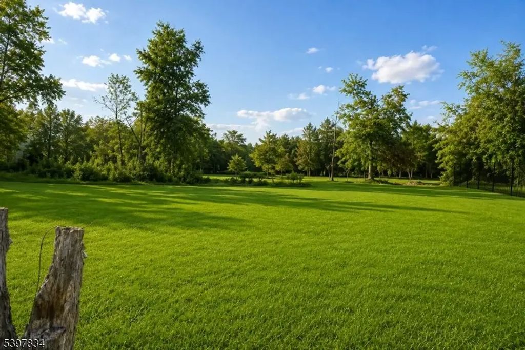 8 Reasoner Ln, Flemington Boro