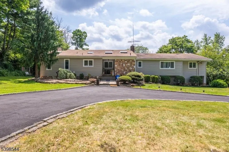 220 Horseshoe Rd, Berkeley Heights Twp.