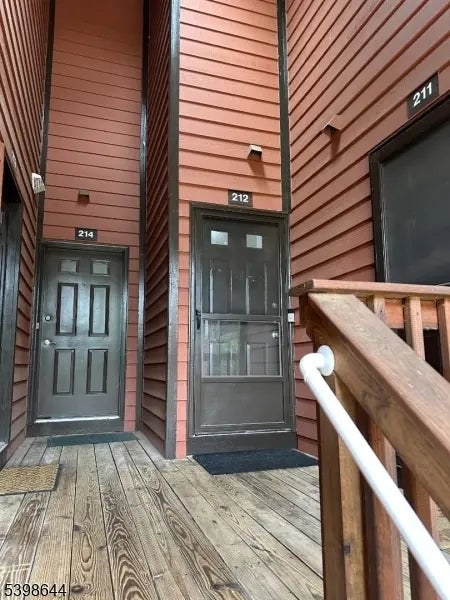 212 Village Cmns, Raritan Twp.