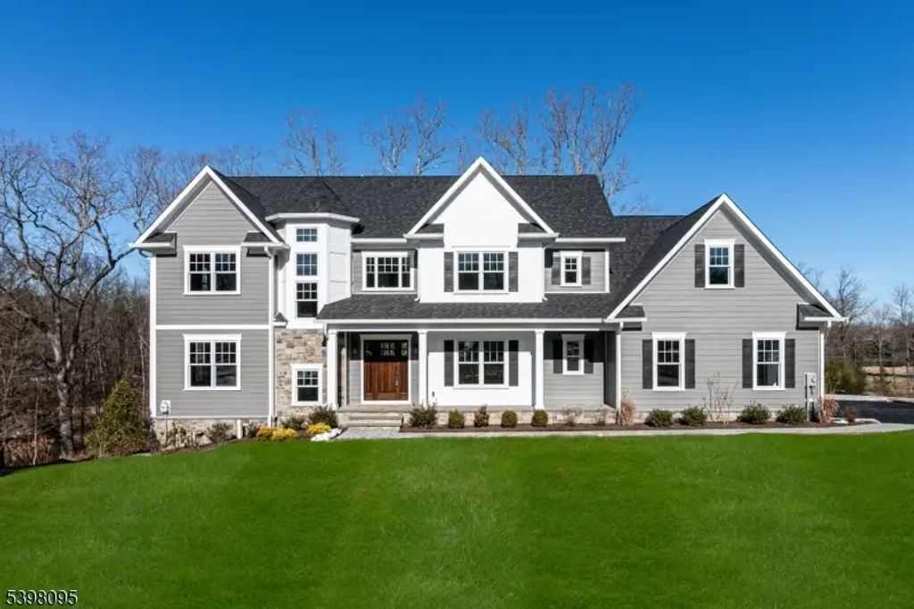 1 Juniper Pointe Trail, Green Brook Twp.