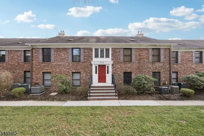 26 Sunrise Dr, Long Hill Twp.