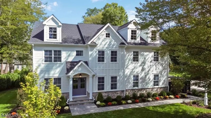 2 Whitman Dr, Chatham Twp.