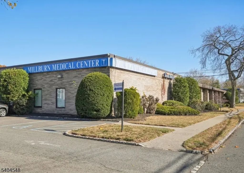 25 E Willow St, Millburn Twp.