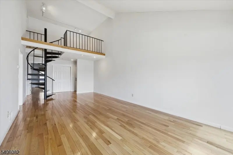 28 Sunrise Dr, Long Hill Twp.