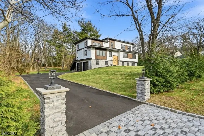 148 Great Hills Rd, Millburn Twp.