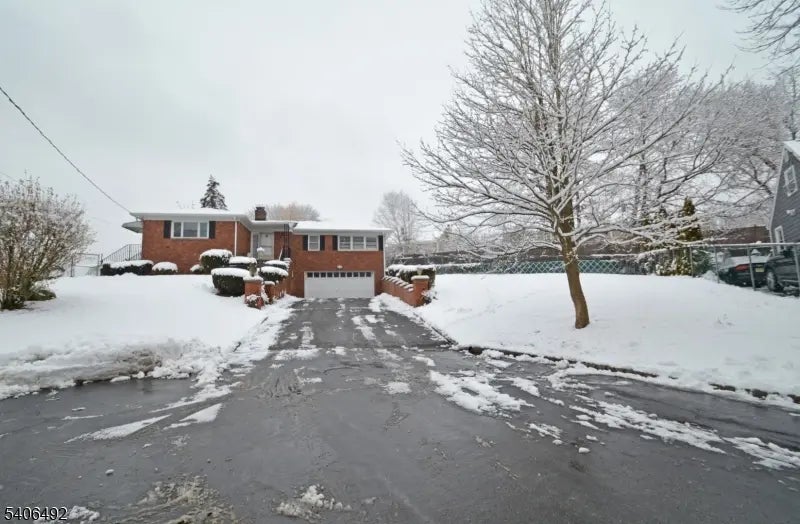 37-39 Edison Dr, Summit City