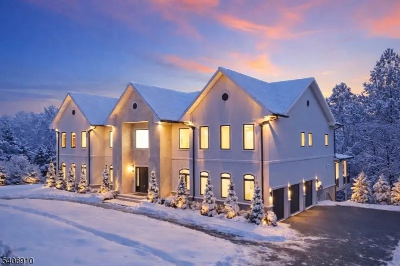 39 Westmount Dr, Livingston Twp.