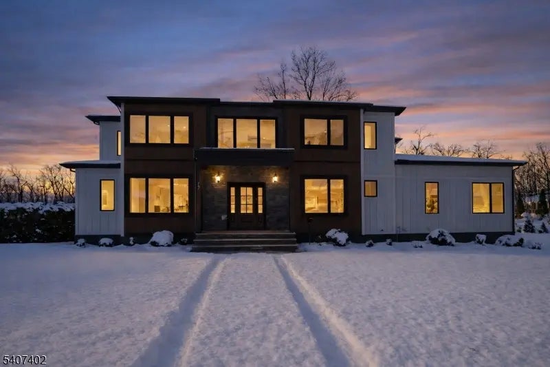 17 Penwood Rd, Livingston Twp.