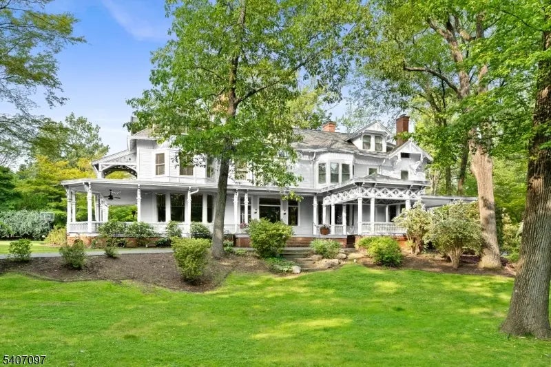 40 Highland Ave, Millburn Twp.