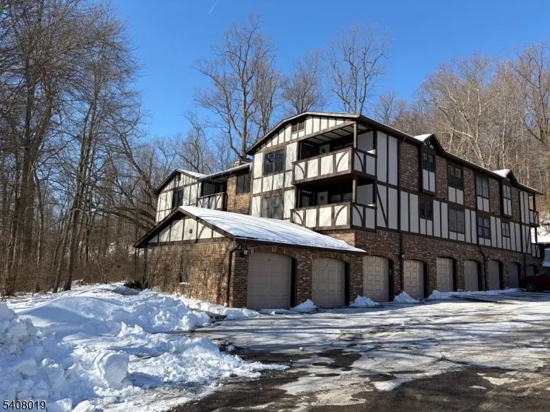 16b Heritage Dr, Chatham Twp.