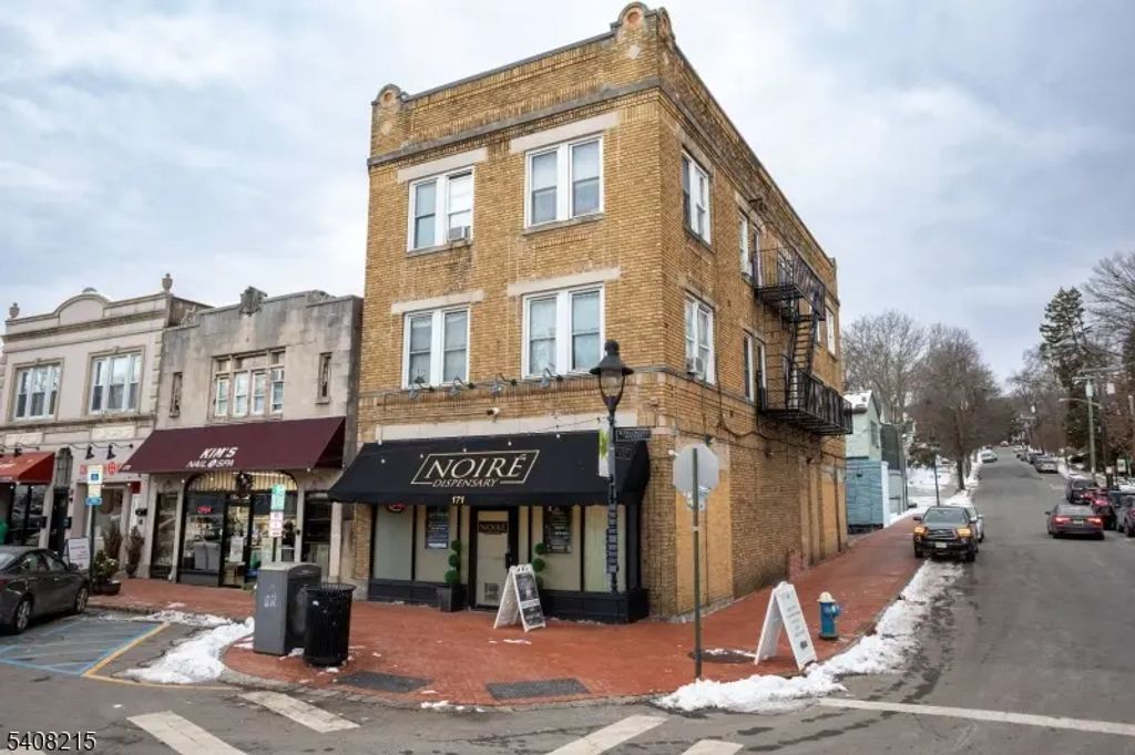 171 Maplewood Ave, Maplewood Twp.