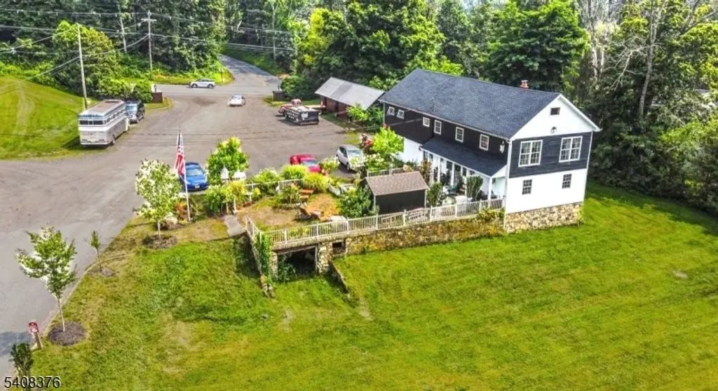 292 W Mill Rd, Washington Twp.