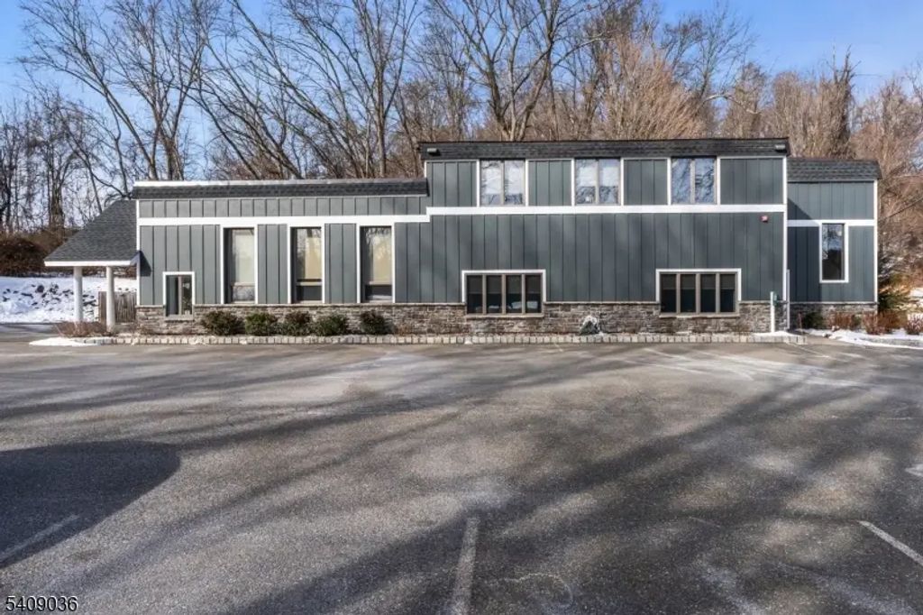140 W Main St, Clinton Twp.