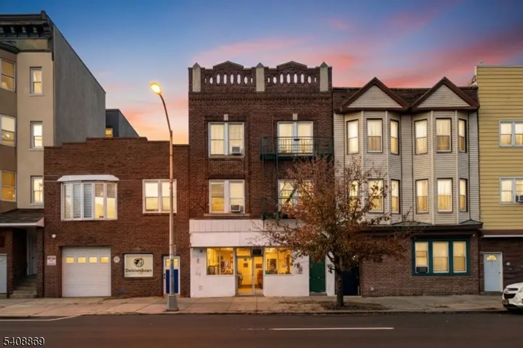 383 Avenue C, Bayonne City