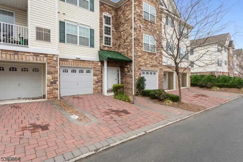 60 Astor Place, Springfield Twp.