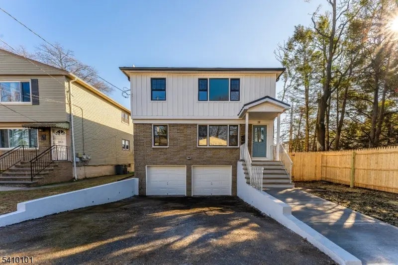 28 Toronto Ct, Maplewood Twp.