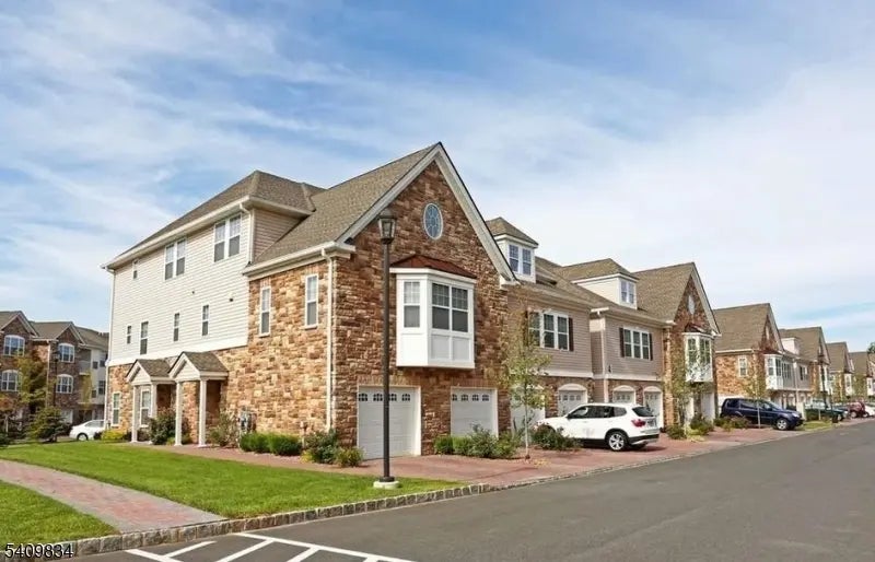 35 Pine Lane, Springfield Twp.