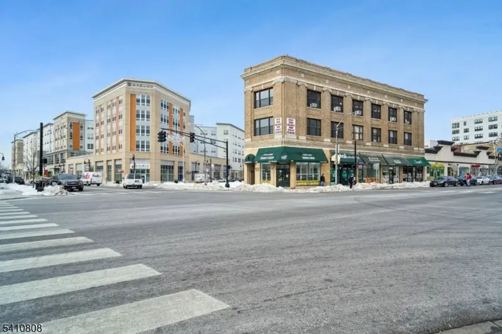 330 Glenwood Ave, Bloomfield Twp.