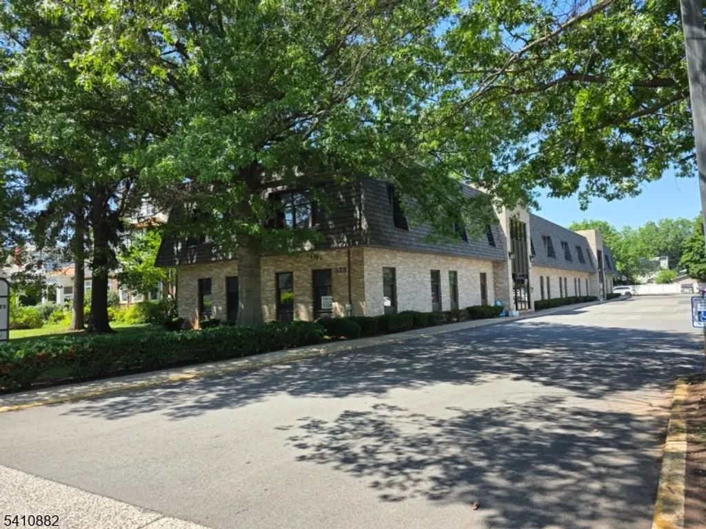 329 Belleville Ave, Bloomfield Twp.