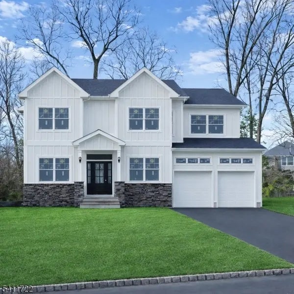 21 Maplewood Dr, Livingston Twp.