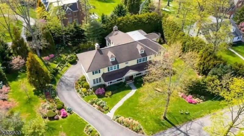 2 Robert Dr, Millburn Twp.