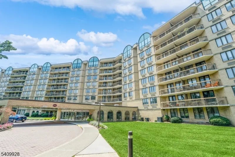 10 Smith Manor Blvd, West Orange Twp.