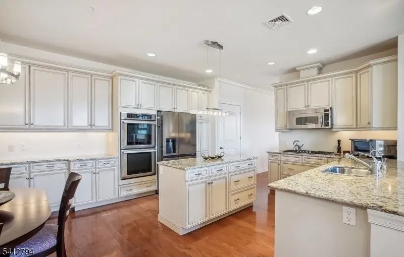 201 Metzger Dr, West Orange Twp.