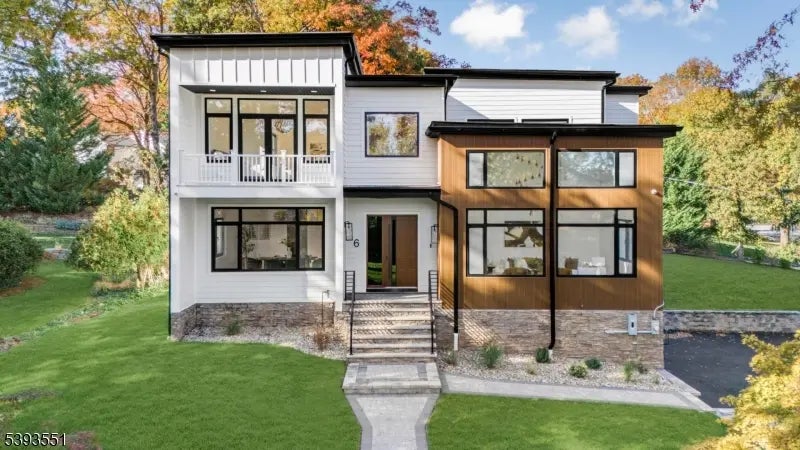 6 Cambridge Drive, Millburn Twp.