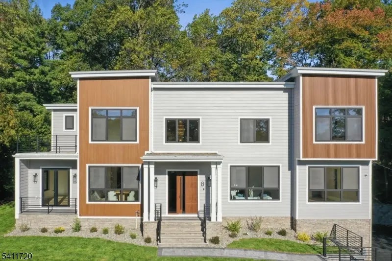 8 Fordham Road, Livingston Twp.