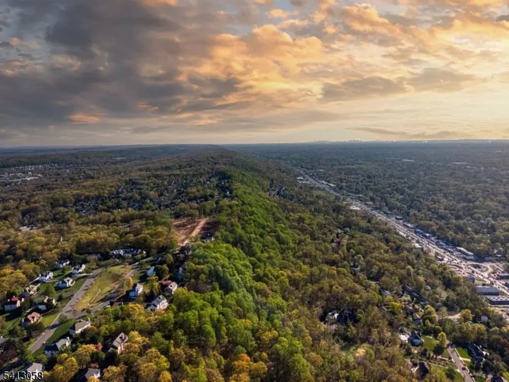 8 Juniper Pointe Trail, Green Brook Twp.