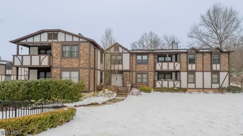 20c Heritage Drive, Chatham Twp.