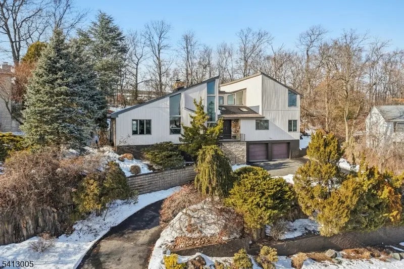 19 Skyline Dr, West Orange Twp.