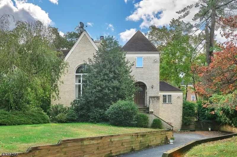 25 Bedford Rd, Summit City