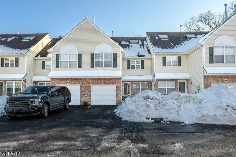 9 Cooper Ln, Long Hill Twp.