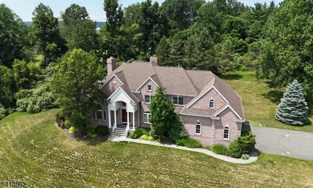 6 Trout Brook Ct, Chester Twp.