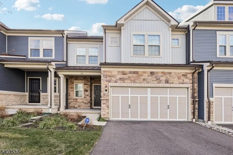 28 Dahlia Dr, Warren Twp.