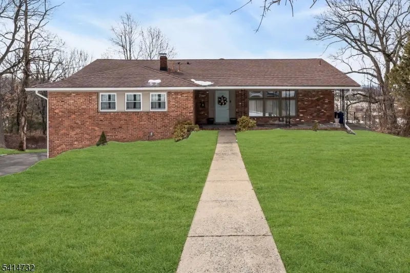 4 Korwel Ct, West Orange Twp.